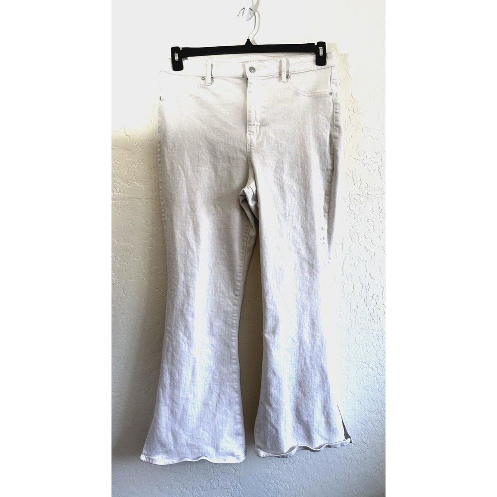 American Eagle Woman's Stretch White Flare Jeans Size 18 Split Hem Cowboy Boho